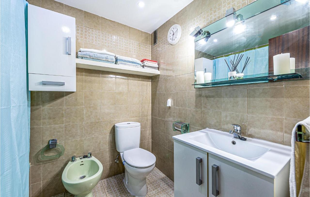 4 Bedroom Nice Apartment In Torremolinos Kültér fotó