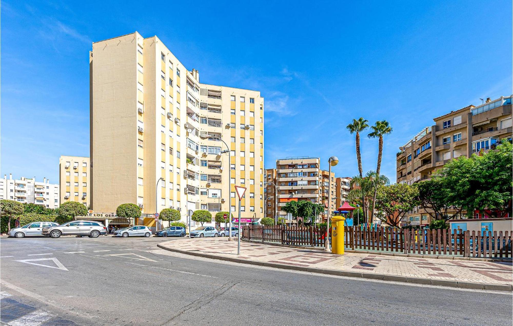 4 Bedroom Nice Apartment In Torremolinos Kültér fotó